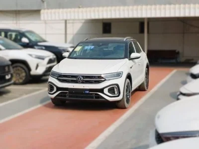 2025 Volkswagen T-Roc 1.5 Litres Inline 4-cylinder Petrol Engine White Black Hatchback