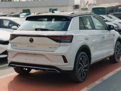 2025 Volkswagen T-Roc 1.5 Litres Inline 4-cylinder Petrol Engine White Black Hatchback