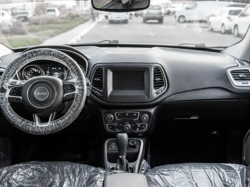 2020 Jeep Compass 2.4L Tigershark Naturally aspirated I-4 Engine White Black SUV
