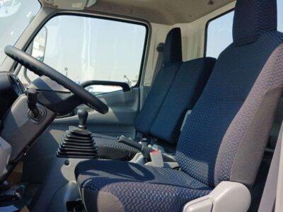 2024 Hino 300 Series 4.0-liter 4-cylinder Turbocharged Diesel Engine White Grey Truck