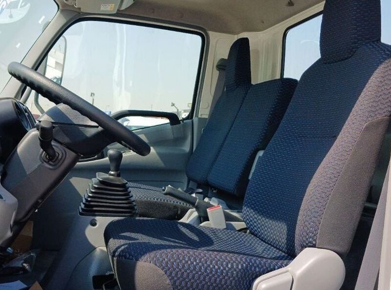 2024 Hino 300 Series 4.0-liter 4-cylinder Turbocharged Diesel Engine White Grey Truck