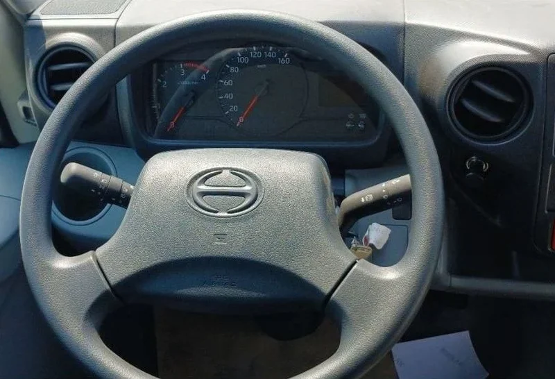 2024 Hino 300 Series 4.0-liter 4-cylinder Turbocharged Diesel Engine White Grey Truck