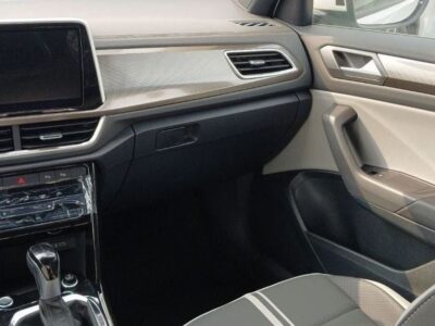 2025 Volkswagen T-Roc 1.5 Litres Inline 4-cylinder Petrol Engine White Black Hatchback