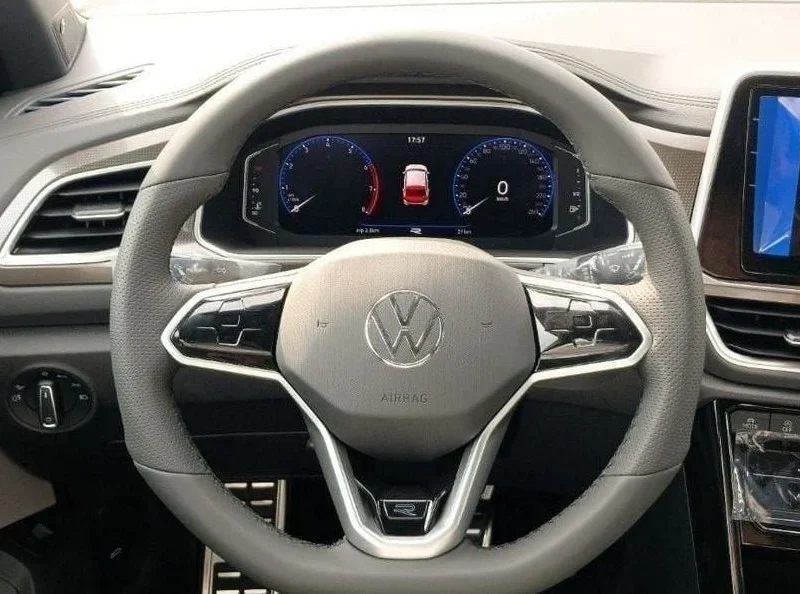 2025 Volkswagen T-Roc 1.5 Litres Inline 4-cylinder Petrol Engine White Black Hatchback