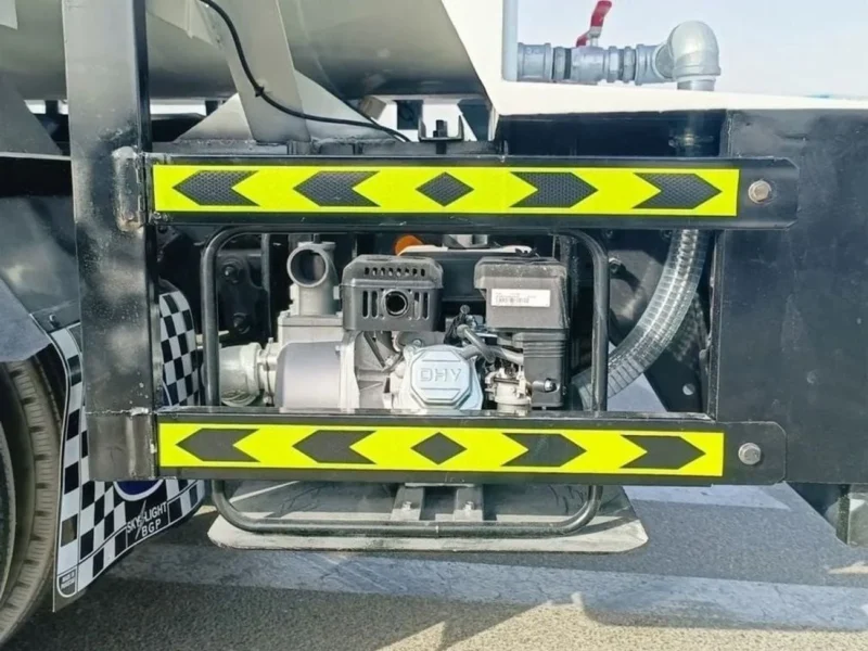 2025 Mitsubishi Fuso Canter 4.2 Litres 4-cylinder Diesel Engine White Black Truck Manual