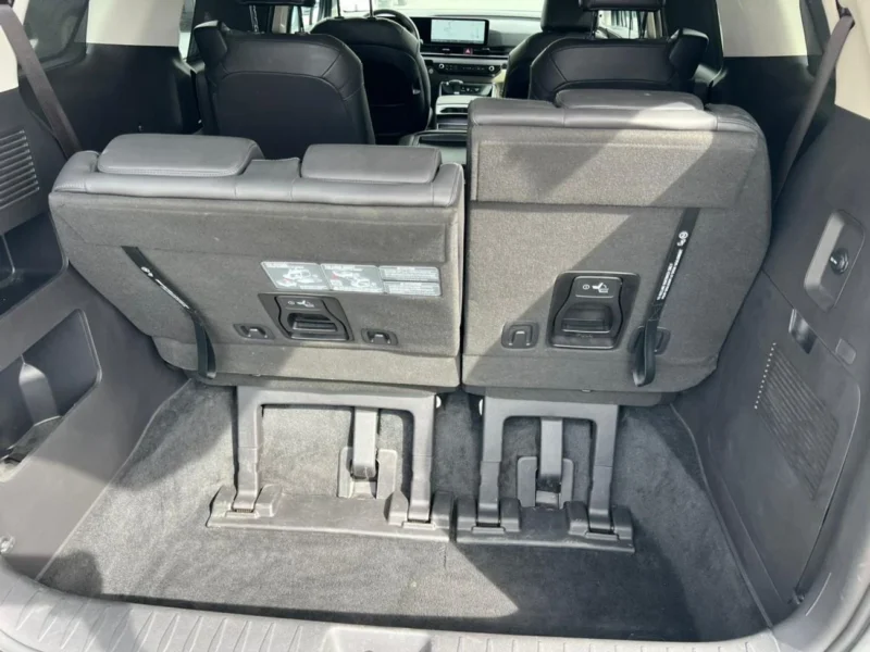 2025 Kia Carnival 3.5 Litres V6 Petrol Engine Silver Grey MPV Automatic FWD