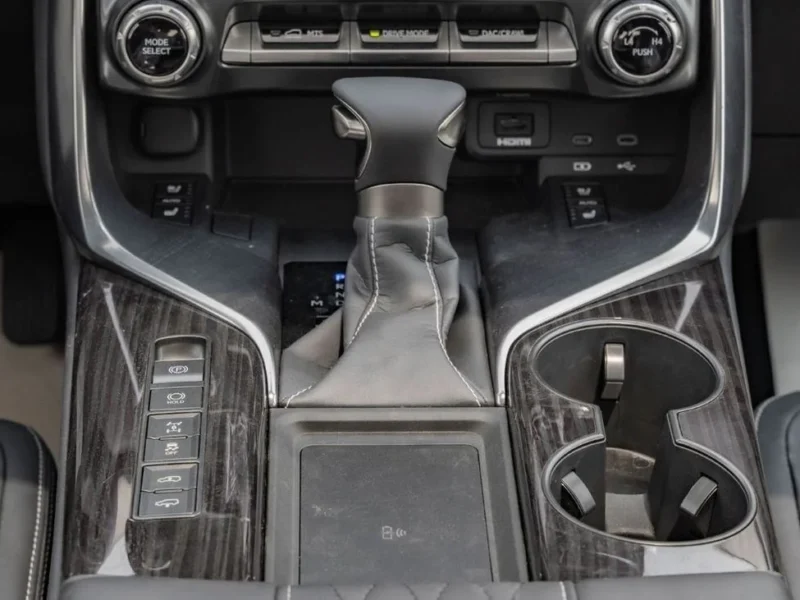 2026 Lexus LX600 VIP 3.5-liter V6 twin-turbocharged Petrol Engine Black SUV GCC Specs