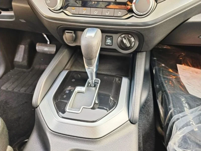 2023 Nissan XTerra SE 2.5 Litre n-line 4-cylinder Petrol Engine Silver Black SUV