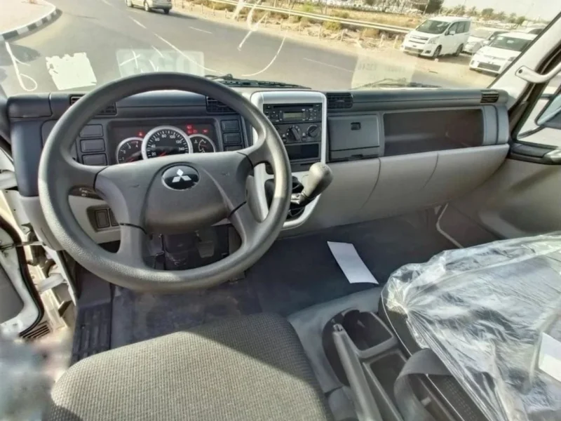 2025 Mitsubishi Fuso Canter 4.2 Litres 4-cylinder Diesel Engine White Black Truck Manual