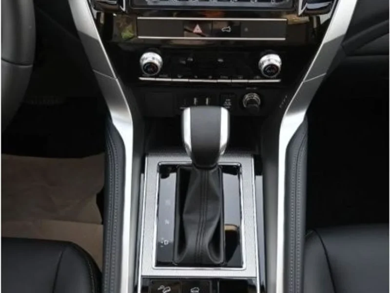 2023 Mitsubishi Pajero Sport 2.4-liter Turbodiesel 4-cylinder Engine Black SUV Automatic