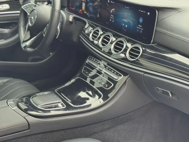 2022 Mercedes-Benz E450 .0L Inline-6 Turbocharged Hybrid Engine White Black Sedan