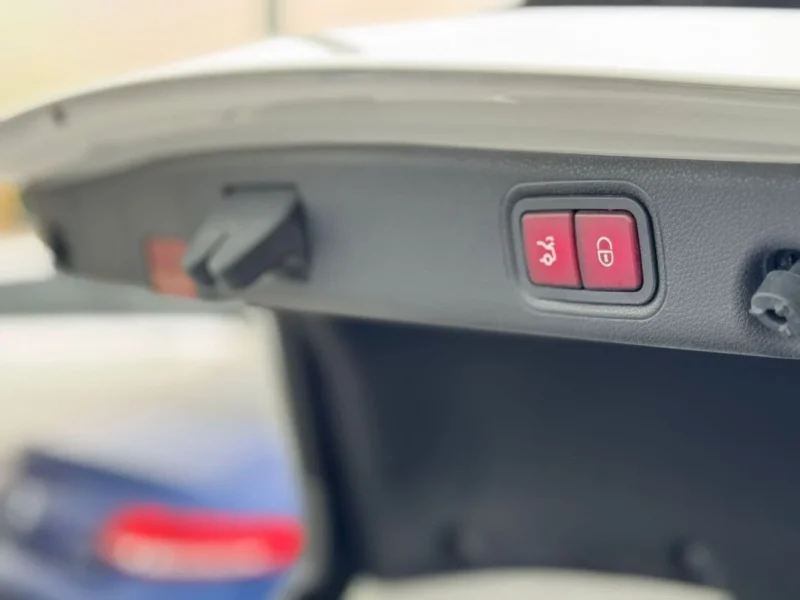 2022 Mercedes-Benz E450 .0L Inline-6 Turbocharged Hybrid Engine White Black Sedan