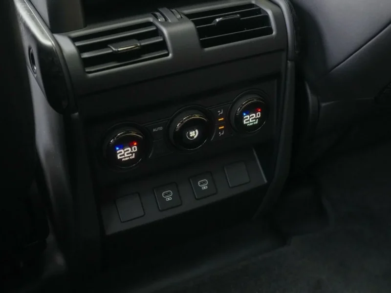 2025 Land Rover Defender 110 P635 Octa Edition One 4.4L Twin-Turbo V8 Grey Black SUV