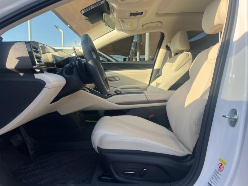 2025 BYD Qin Plus 1.5 Litres 4-cylinder inline-four Hybrid Engine White Beige Sedan