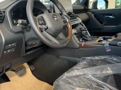 2026 Toyota Land Cruiser 300 VX 4.0-liter V6 Naturally Aspirated Petrol Engine Black SUV GCC