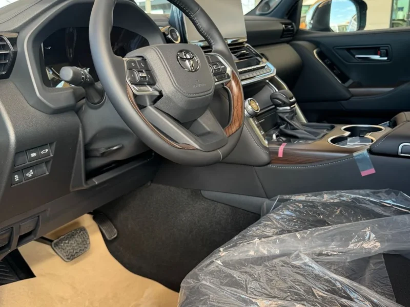 2026 Toyota Land Cruiser 300 VX 4.0-liter V6 Naturally Aspirated Petrol Engine Black SUV GCC