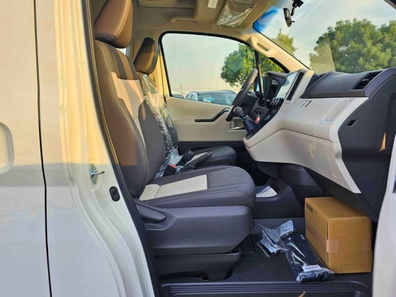 2019 Toyota Hiace GL 2.8L 4 Cylinder Turbodiesel Engine White Beige Passenger Van GCC