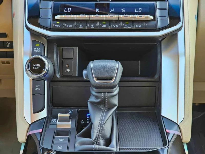 2025 Toyota Land Cruiser GXR 3.5L V6 Twin Turbo Petrol Engine White Beige SUV GCC