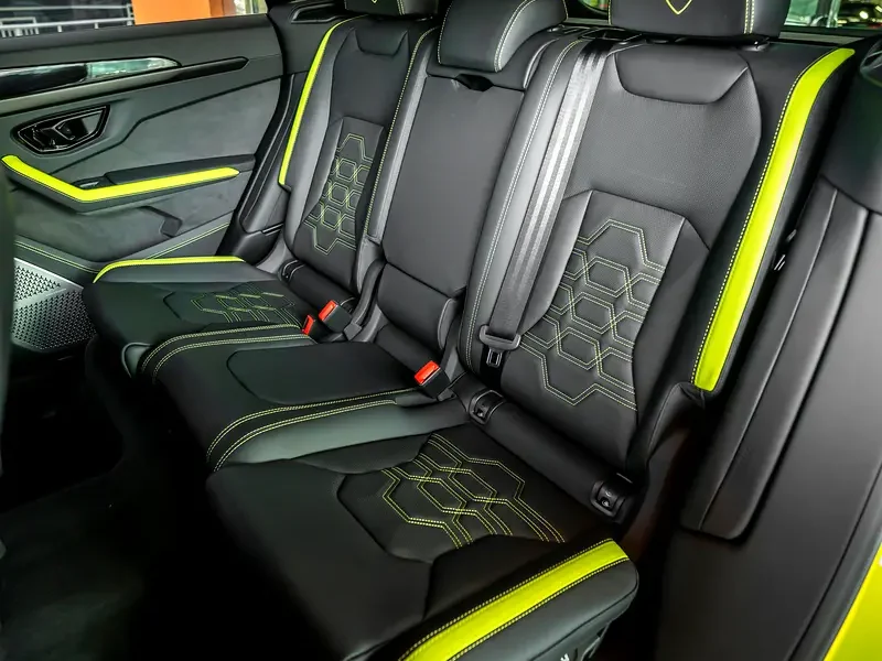 2025 Lamborghini Urus SE 4.0-liter twin-turbo V8 Petrol Engine Yellow Green Black SUV