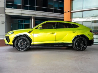 2025 Lamborghini Urus SE 4.0-liter twin-turbo V8 Petrol Engine Yellow Green Black SUV