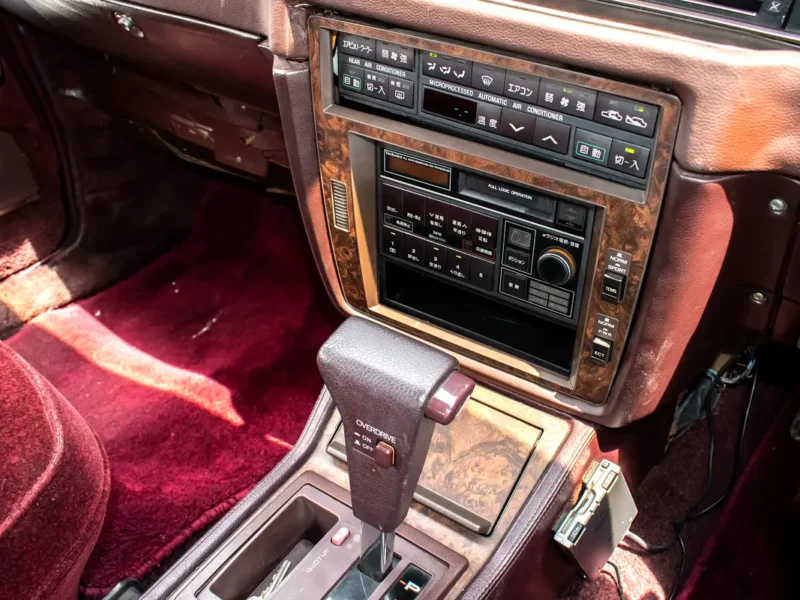 1989 Toyota Century 4.0 Liters 8 Cylinders Petrol Engine Dark Brown Maroon Luxury Sedan