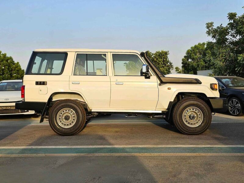 2025 Toyota Land Cruiser 70 2.8 Litres Turbodiesel 4-cylinder Engine White Brown SUV GCC