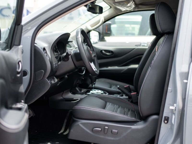 2025 Nissan Navara Pro-4X 2.5 L inline‑4 DOHC twin‑turbo Diesel Engine Grey Black Pickup