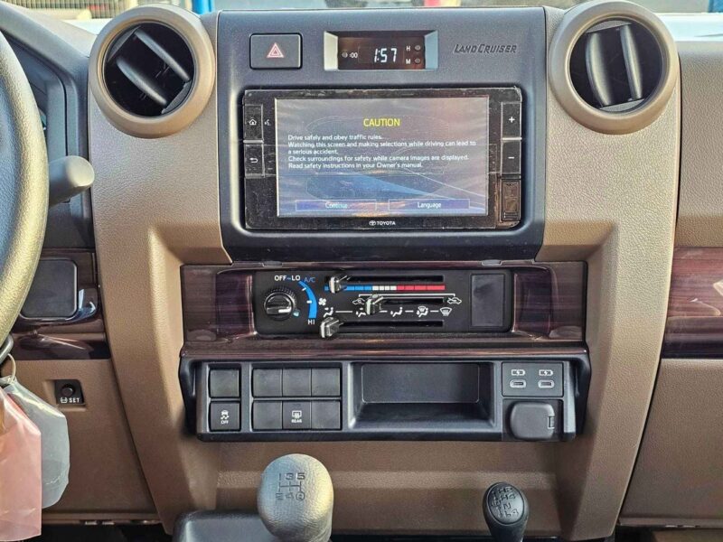 2025 Toyota Land Cruiser 70 2.8 Litres Turbodiesel 4-cylinder Engine White Brown SUV GCC