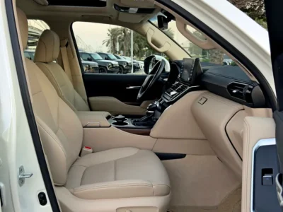 2024 Toyota Land Cruiser GXR 4.0 Litres V6 Petrol Engine White Beige SUV GCC Specs