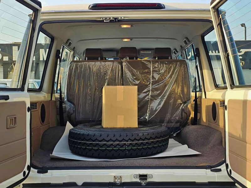 2025 Toyota Land Cruiser 70 2.8 Litres Turbodiesel 4-cylinder Engine White Brown SUV GCC