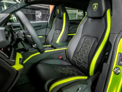 2025 Lamborghini Urus SE 4.0-liter twin-turbo V8 Petrol Engine Yellow Green Black SUV