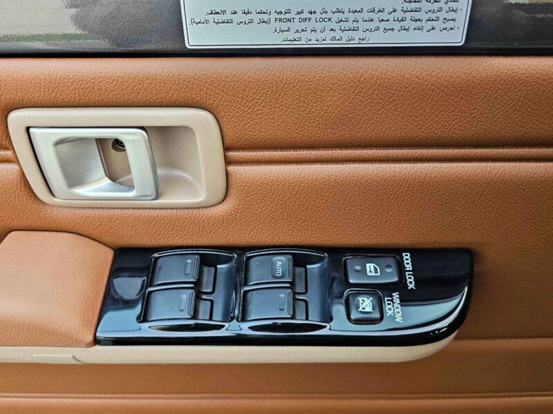 2025 Toyota Land Cruiser 70 2.8 Litres Turbodiesel 4-cylinder Engine Grey Tan SUV GCC