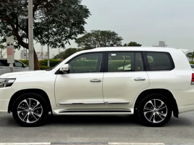 2020 Toyota Land Cruiser GXR V6 Grand Touring 4.0 Litres V6 Petrol Engine White Brown SUV
