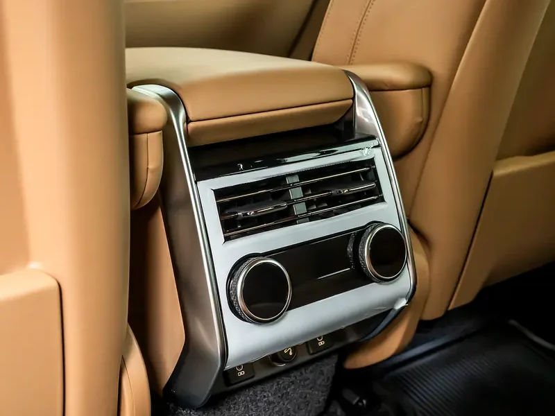 2026 Land Rover Range Rover HSE 3.0-liter 6-cylinders Petrol Engine Black Beige SUV GCC