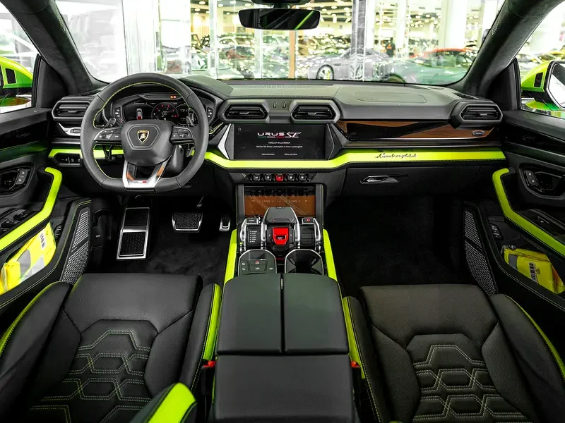 2025 Lamborghini Urus SE 4.0-liter twin-turbo V8 Petrol Engine Yellow Green Black SUV