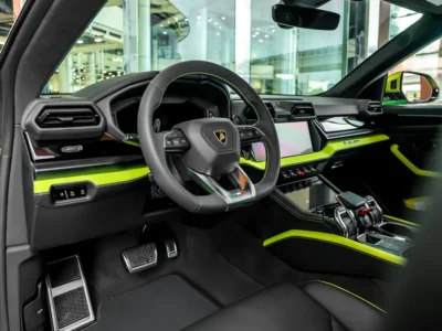 2025 Lamborghini Urus SE 4.0-liter twin-turbo V8 Petrol Engine Yellow Green Black SUV