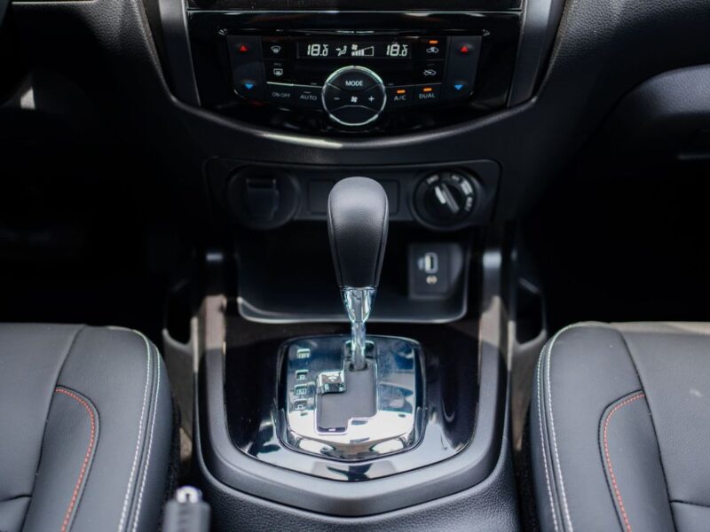 2025 Nissan Navara Pro-4X 2.5 L inline‑4 DOHC twin‑turbo Diesel Engine Grey Black Pickup