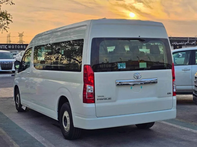 2019 Toyota Hiace GL 2.8L 4 Cylinder Turbodiesel Engine White Beige Passenger Van GCC
