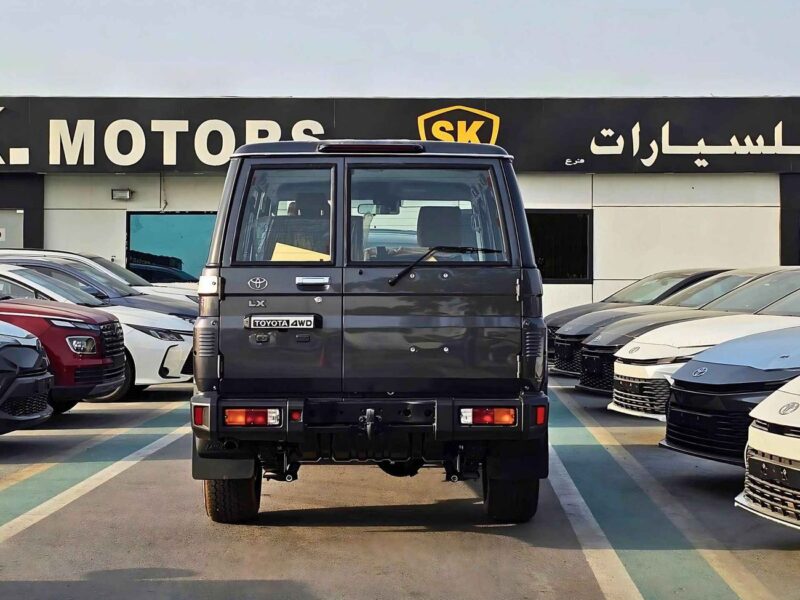 2025 Toyota Land Cruiser 70 2.8 Litres Turbodiesel 4-cylinder Engine Grey Tan SUV GCC