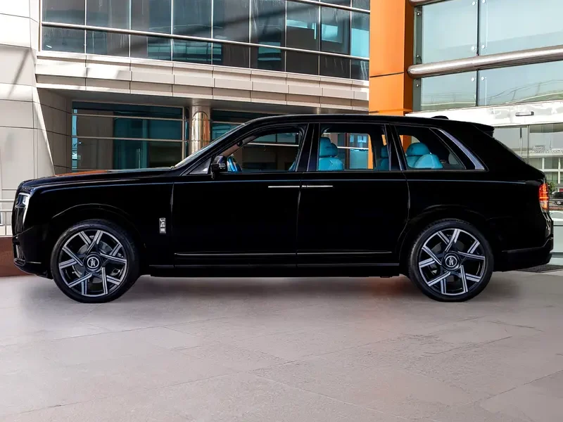 2026 Rolls-Royce Cullinan Black Badge 6.75-liter 12-cylinder Petrol Engine Black Blue SUV