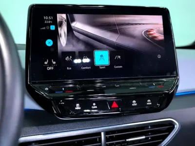 2022 Volkswagen ID.3 Pro Electric Vehicle White Black Hatchback 350 - 450 KM