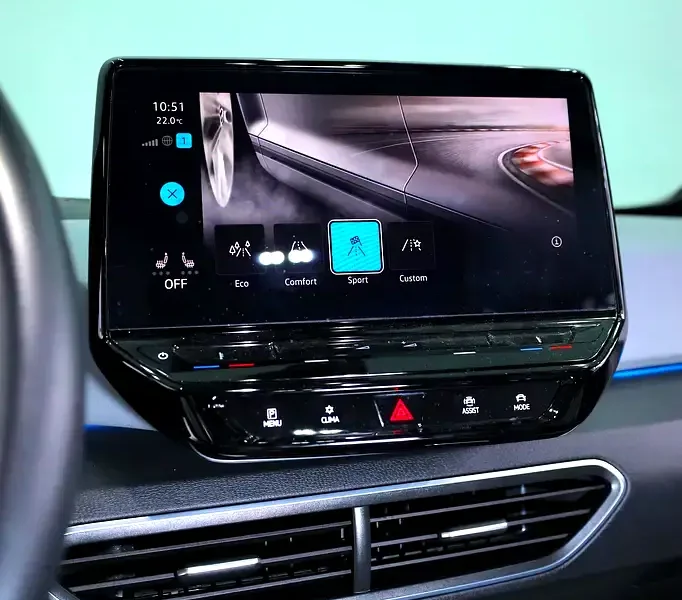 2022 Volkswagen ID.3 Pro Electric Vehicle White Black Hatchback 350 - 450 KM