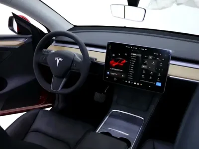 2024 Tesla Model Y Electric Vehicle Red Black Coupe 350 - 450 KM Range