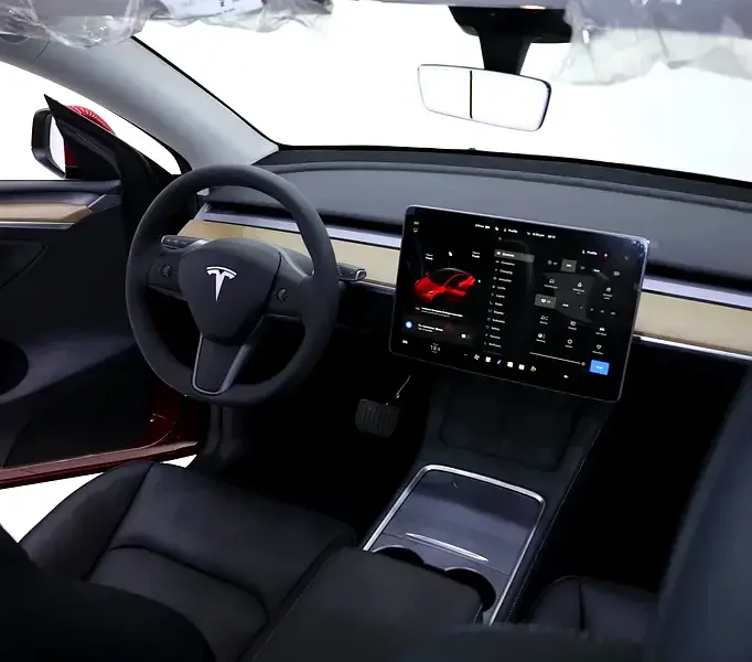 2024 Tesla Model Y Electric Vehicle Red Black Coupe 350 - 450 KM Range