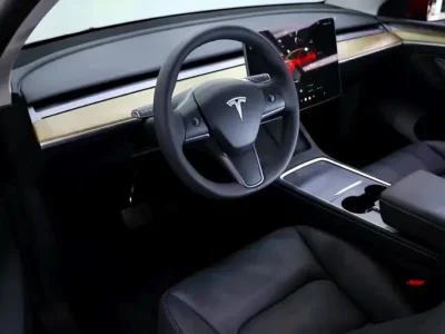 2024 Tesla Model Y Electric Vehicle Red Black Coupe 350 - 450 KM Range