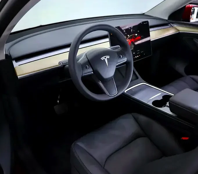 2024 Tesla Model Y Electric Vehicle Red Black Coupe 350 - 450 KM Range