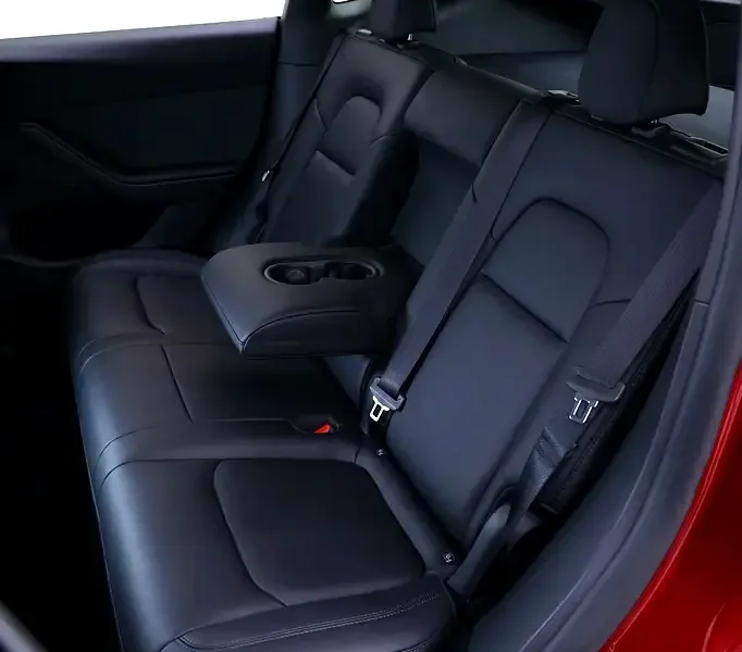 2024 Tesla Model Y Electric Vehicle Red Black Coupe 350 - 450 KM Range