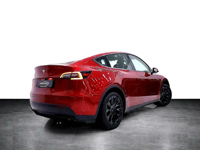 2024 Tesla Model Y Electric Vehicle Red Black Coupe 350 - 450 KM Range