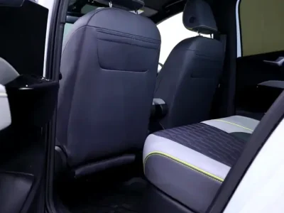 2022 Volkswagen ID.3 Pro Electric Vehicle White Black Hatchback 350 - 450 KM