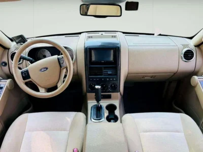 2008 Ford Explorer XLT 4.0 Litres V6 Petrol Engine Silver Beige SUV Automatic Clean Car